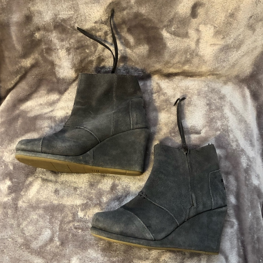 Toms grey suede wedges #300515